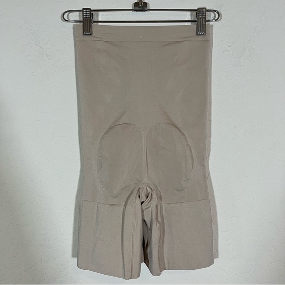 Spanx OnCore High-Waisted Mid-Thigh Short Soft Nude Size Small Style SS1915 - Picture 5 of 12